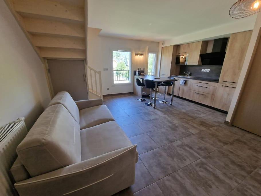 ショルジュSuperbe T2 Duplex Vue Sur Les Montagnesアパートメント エクステリア 写真